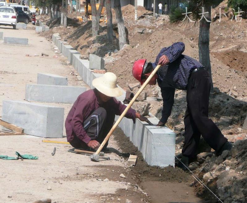 路緣石人工鋪設現場